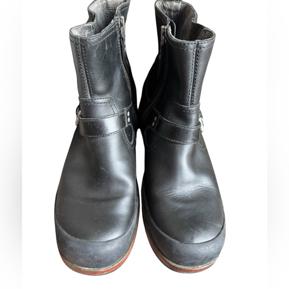 UGG men’s black leather waterproof Alston buckle moto boot size 10.5 - Picture 3 of 9